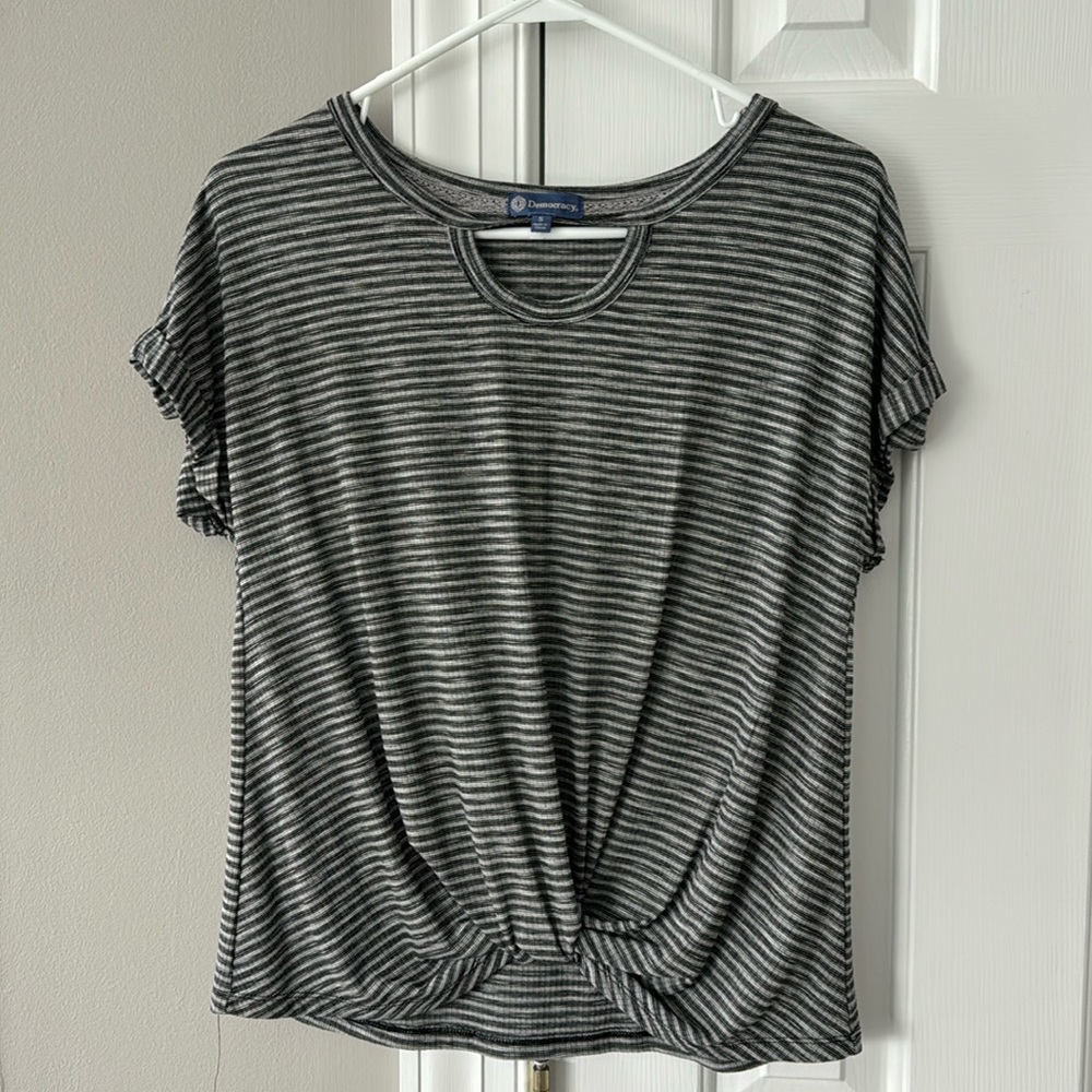 Women’s Democracy Top. size Small